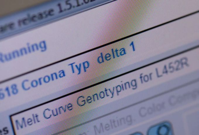 Auch durch die Delta-Variante könnte es gemäss US-Gesundheitsbehörde wieder zu über 100'000 Neuinfektionen pro Tag kommen. Neuinfketionen Delta-Variante