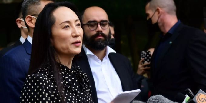 Meng Wanzhou spricht vor Journalisten. meng wanzhou