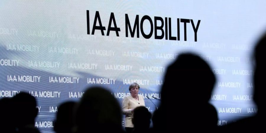 Kanzlerin Merkel bei IAA-Eröffnung in München