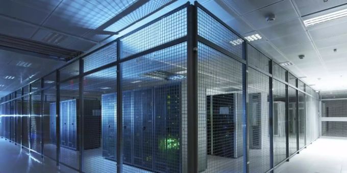 Besonders gesicherte Server im Cloud-Computing Rechenzentrum (Symbolbild). Foto: Thomas Ollendorf/Deutsche Telekom AG/dpa Rechenzentrum