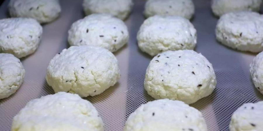 Harzer Käse kommt nur noch selten aus dem Harz. Foto: Matthias Bein/dpa-Zentralbild/dpa