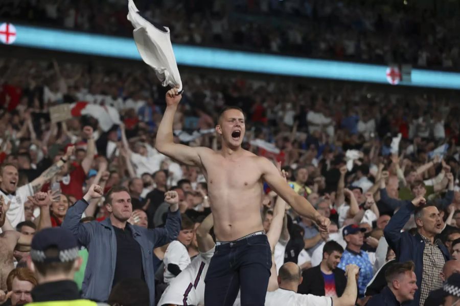 Englische Anhänger zeigten sich unsportlich im Halbfinal.