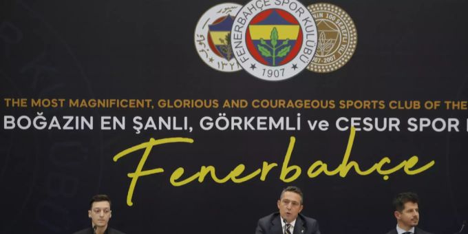 Fenerbahçe Istanbul holt Max Meyer und Mergim Berisha. Fenerbahçe Istanbul