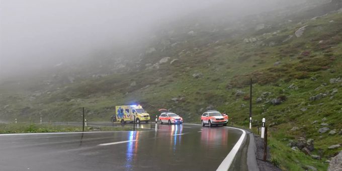 Selbstunfall auf dem Flüelapass. Selbstunfall auf dem Flüelapass