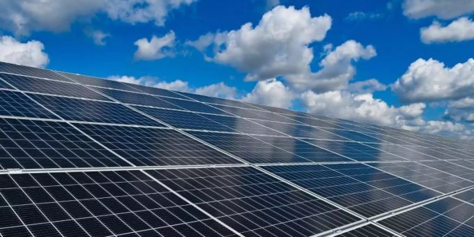 Eine Schlüsselrolle gerade für energieintensive Unternehmen spielt der Ausbau des Stroms aus erneuerbaren Energien. Foto: Patrick Pleul/dpa-Zentralbild/dpa Eine Schlüsselrolle gerade für energieintensive Unternehmen spielt der Ausbau des Stroms aus erneuerbaren Energien. Foto: Patrick Pleul/dpa-Zentralbild/dpa