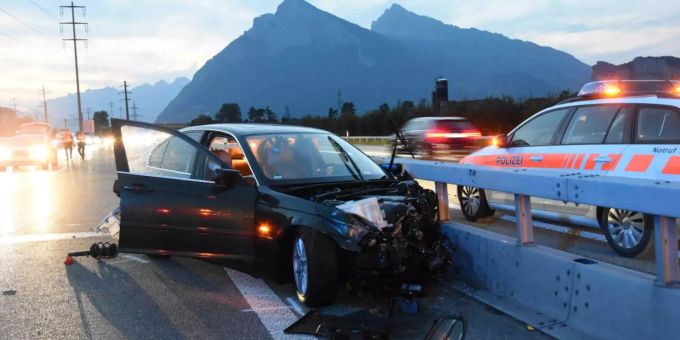 Fahrunfähig Selbstunfall verursacht.