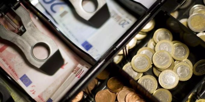 Bargeld in einer Kasse. Foto: picture alliance / dpa Bargeld in einer Kasse. Foto: picture alliance / dpa