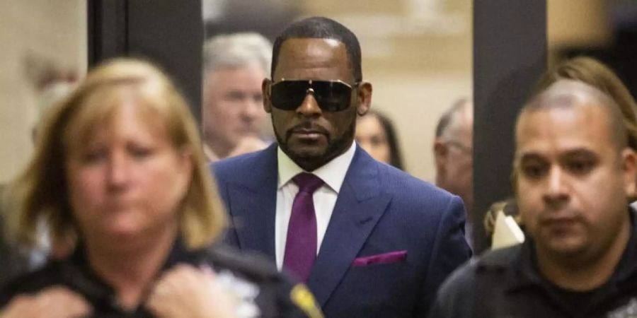 R. Kelly (M) wird seit dieser Woche in New York der Prozess gemacht. Foto: Ashlee Rezin/Chicago Sun-Times/AP/dpa