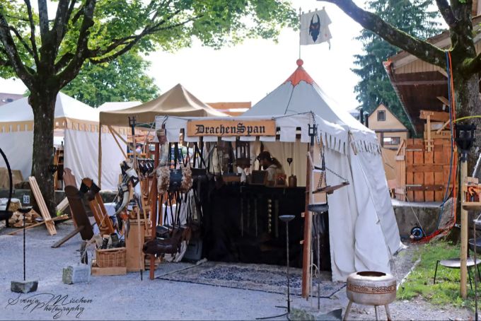 Der Mittelaltermarkt lockt mit verschiedenen Ständen. Mittelaltermarkt Bassersdorf