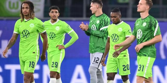 Die Wolfsburger verzichteten trotz ihres Sieges auf einen grossen Jubel. VfL Wolfsburg