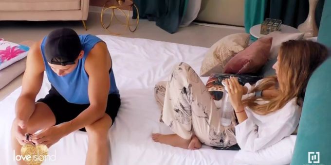 «Love Island»: Isabell und Robin streiten in der Private Suite. Love Island
