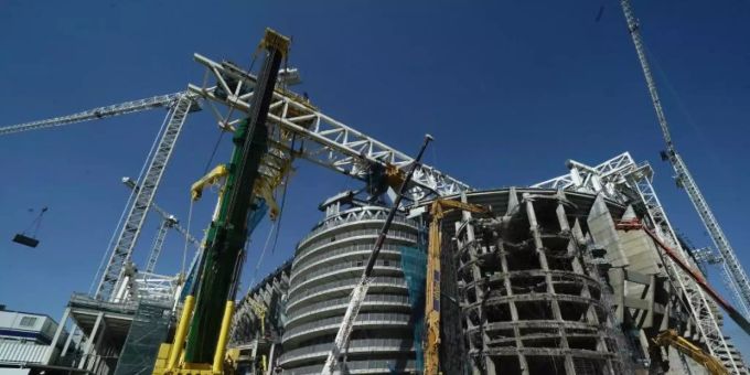 Das Estadio Santiago Bernabéu wurde für knapp 800 Millionen Euro modernisiert. La Liga