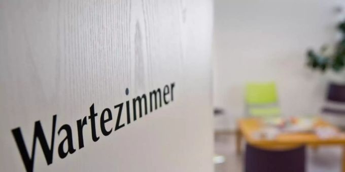 Wenig sitzen, zügig drankommen: Die Zufriedenheit von Patienten in Deutschland ist gestiegen. Foto: Daniel Karmann/dpa/dpa-tmn Wenig sitzen, zügig drankommen: Die Zufriedenheit von Patienten in Deutschland ist gestiegen. Foto: Daniel Karmann/dpa/dpa-tmn