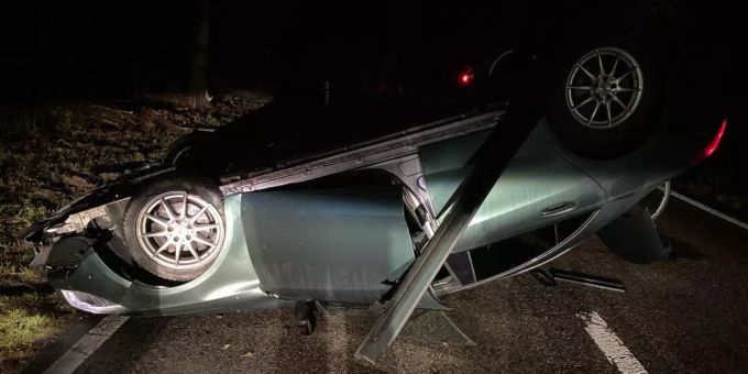 Schnottwil: Selbstunfall mit Auto. Selbstunfall mit Auto.