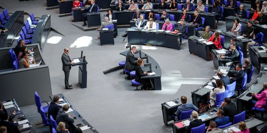 Bundeskanzler Olaf Scholz (SPD) spricht bei der Generaldebatte des Bundestags.