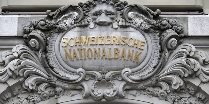 Die SNB steht aufgrund des starken Franken und Donald Trump mit dem Rücken zu Wand. (Archivbild) snb
