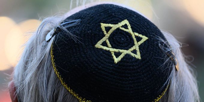 Juden wurden jahrhundertelang immer wieder zu Sündenböcken gemacht. Im Spätmittelalter für die Pest. Zwischen 1346 und 1353 fielen der Seuche 25 Millionen Menschen zum Opfer. (Symbolbild) Opfer Pest