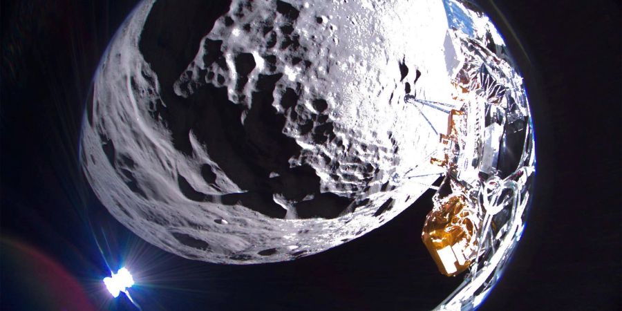 Bild der Odysseus-Mondlandefähre von Intuitive Machines vom Krater Schomberger auf dem Mond.