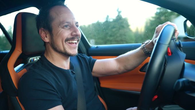 Der BMW M3 Touring macht den GO! Chefredaktor Sämi Pfister sichtlich Spass. BMW M3