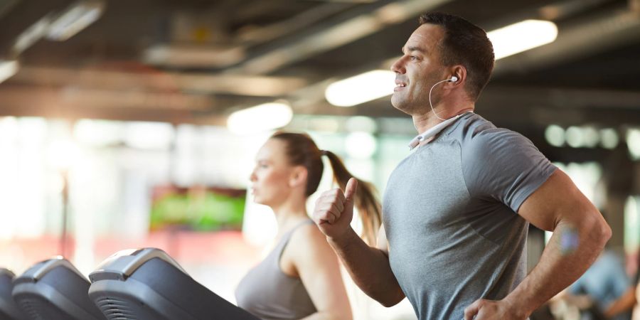 Beim Cardio-Training muss es nicht immer das Laufband im Fitnessstudio sein.