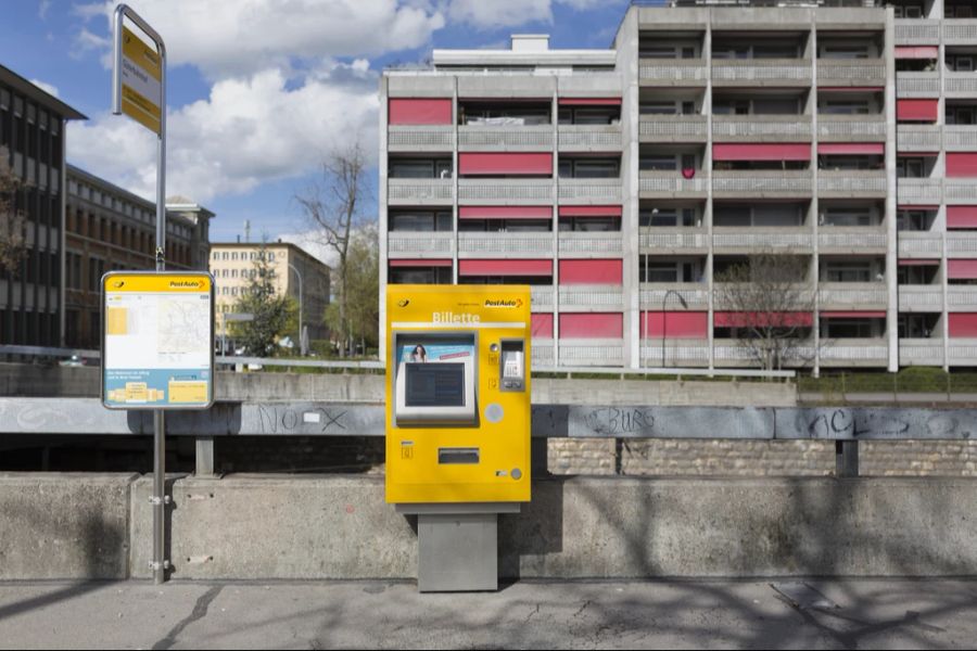 Eine mögliche Lösung seien beispielsweise stark vergünstigte Angebote für Jugendliche und Minderjährige – viele der Schwarzfahrer sind junge Menschen. (Symbolbild)