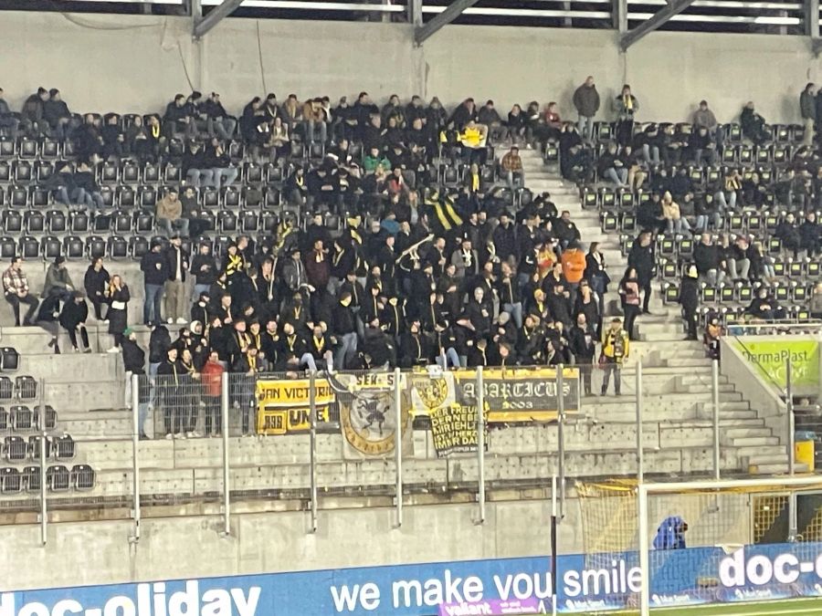 Die Fans des FC Schaffhausen machen vor dem Spiel Stimmung.