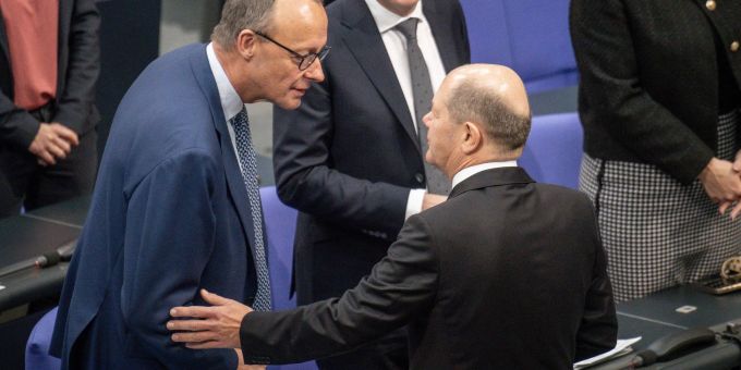 CDU-Chef Friedrich Merz (l) hat sich in einem Brief an Bundeskanzler Olaf Scholz gewendet. CDU-Chef Friedrich Merz (l) hat sich in einem Brief an Bundeskanzler Olaf Scholz gewendet.