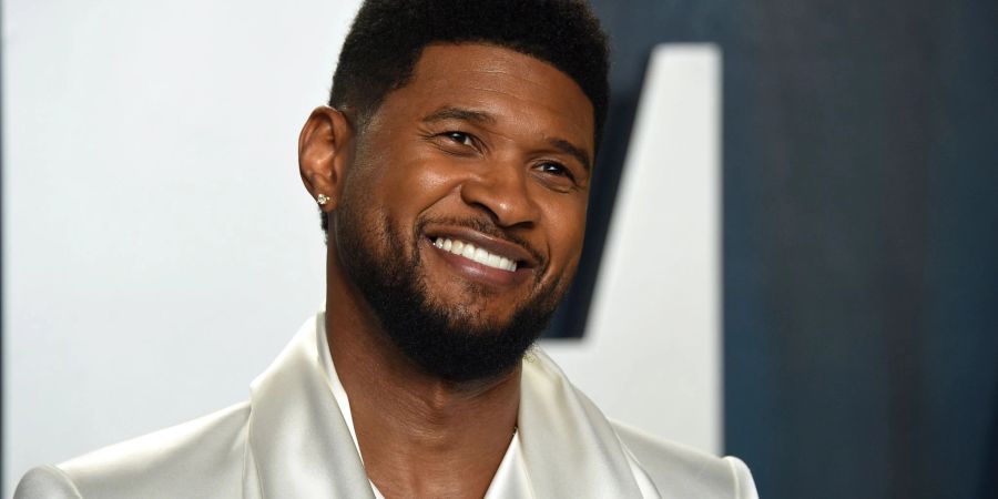 Usher schnallt sich beim Super Bowl die Rollschuhe unter.