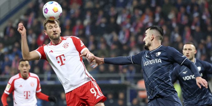 Harry Kane (l.) von Bayern München im Spiel gegen den VfL Bochum. Bayern München