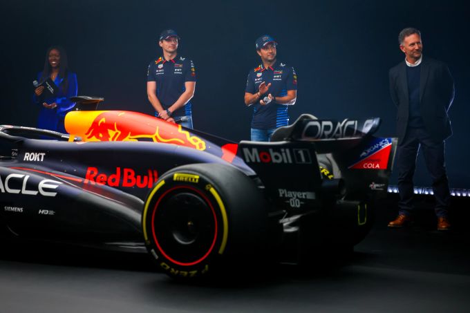 Christian Horner (re.) bei der Präsentation des Red Bull RB20. Christian Horner Red Bull