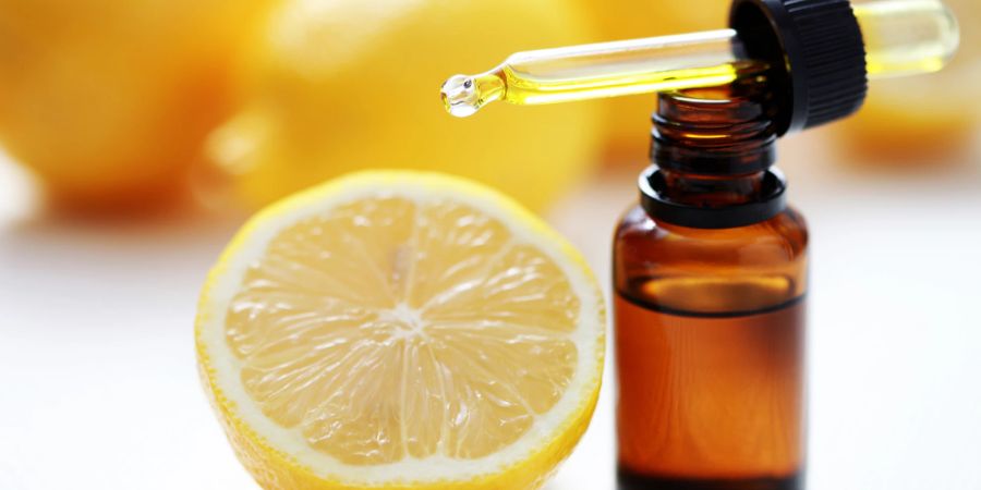 Zitronenöl hilft bei der Reinigung und duftet angenehm.