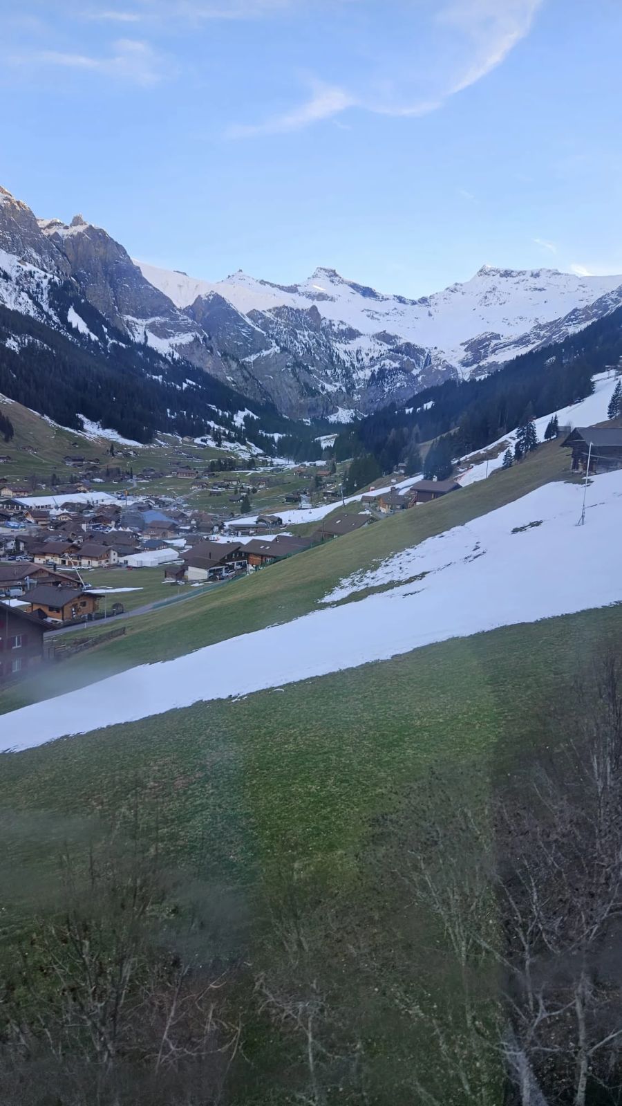 Ein Schneeband in Adelboden.