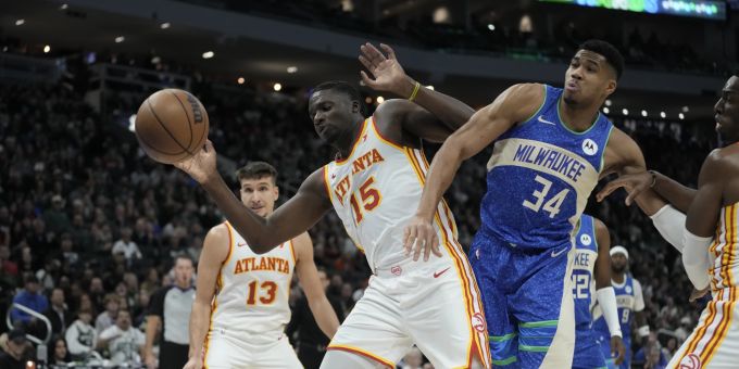Gegen Bucks - Capelas Hawks gehen in der NBA als Verlierer vom Platz