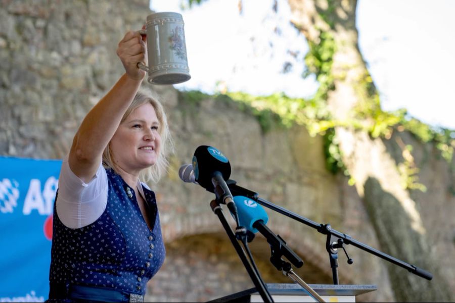 Die rechtspopulistische Partei hat auf Tiktok eine grosse Reichweite und spricht vor allem junge Männer an. Im Bild: Katrin Ebner-Steiner, Landtagsabgeordnete der AfD.