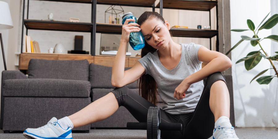 Frau müde Sport Training