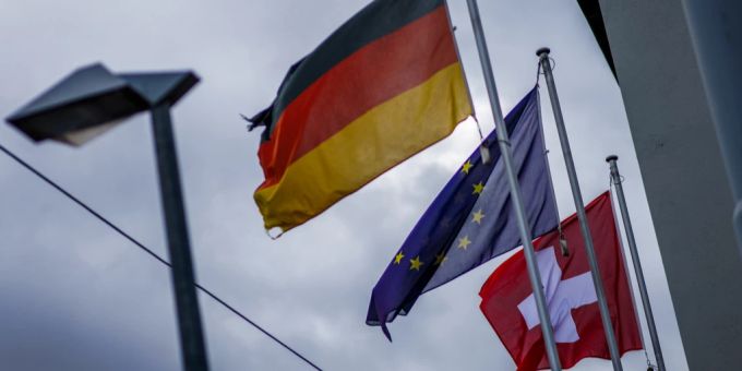 Grenzübergang in Weil am Rhein-Friedlingen. Bundesinnenministerin Faeser (SPD) hatte stationäre Grenzkontrollen an den Grenzen zu Polen, Tschechien und der Schweiz am 16. Oktober zunächst für zehn Tage angemeldet und dann mehrfach verlängert.