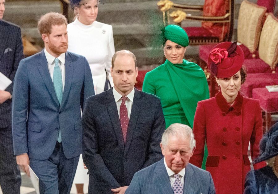 Prinz Harry (v. l. n. r), Prinz William, Meghan und Kate verlassen hinter Charles (vorne) Westminster Abbey nach dem Gottesdienst anlässlich des Commonwealth-Tages.