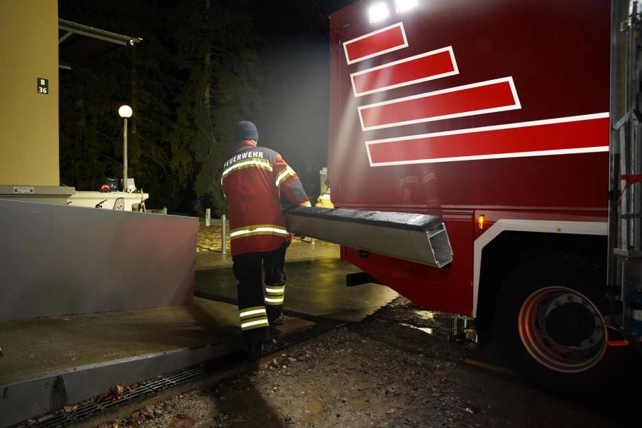 Die Feuerwehr ist dafür im Einsatz.