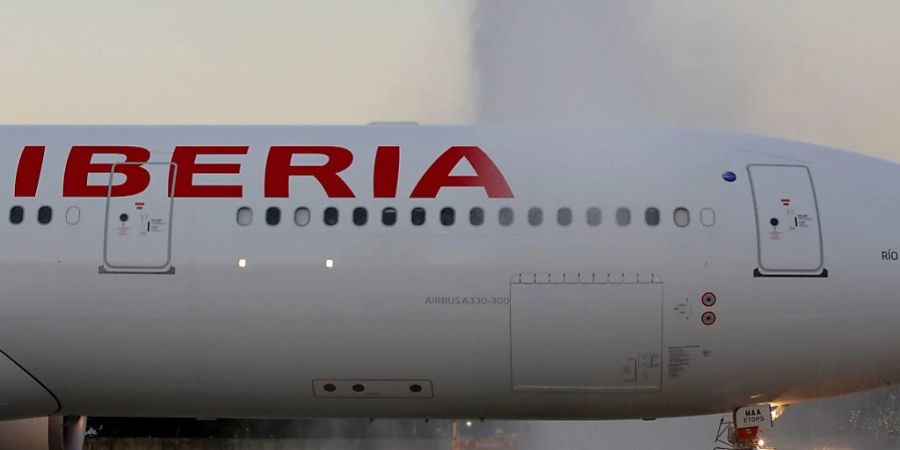 In Spanien droht über die Feiertage ein Streik im Flugverkehr. Die Gewerkschaften UGT und CCOO riefen das Bodenpersonal der Fluglinie Iberia über Neujahr und das in Spanien besonders wichtige Dreikönigsfest am 6. Januar an insgesamt acht Tagen zum Ausstand auf. (Archivbild)