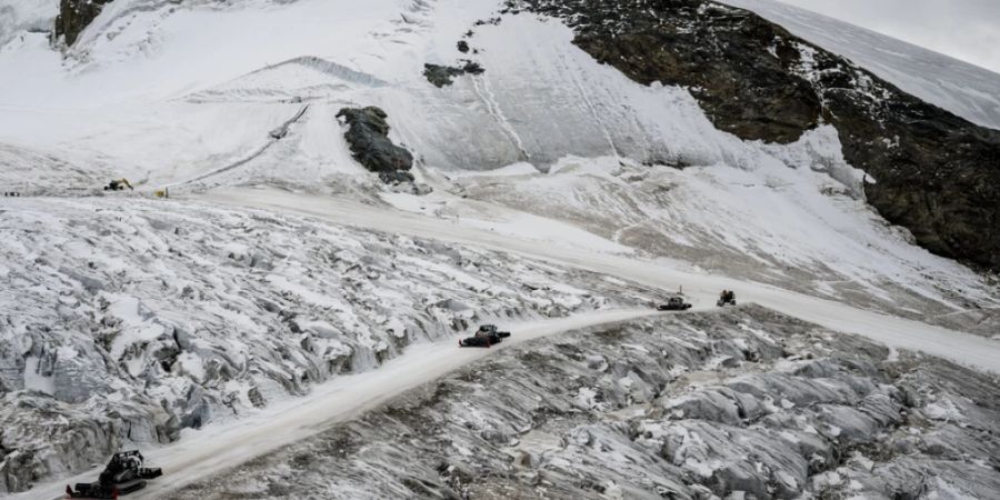 Arbeiten auf dem Theodulgletscher: Die kantonale Baukommission will in Kürze eine Sichtung vor Ort vornehmen.