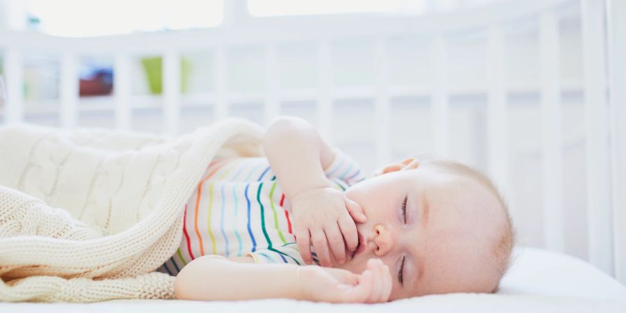 Feste Routinen helfen Babys dabei, besser zu schlafen.