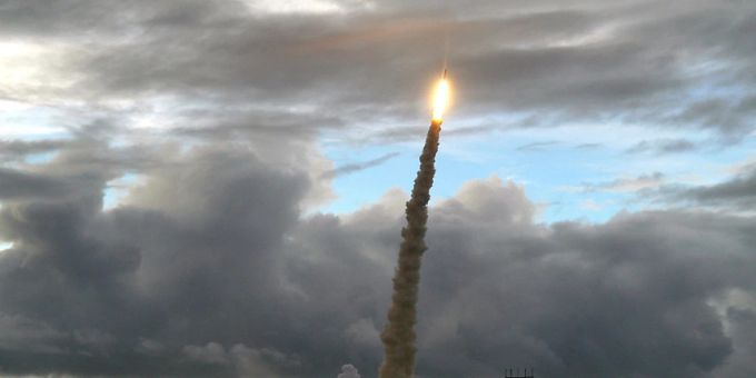 Eine europäische Trägerrakete vom Typ Vega-C soll nach dem jüngsten Fehlstart im Dezember frühestens Ende 2024 wieder in die Luft gehen. (Archivbild) vega-c