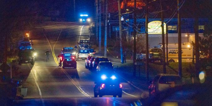 Die Polizei rückt in Lewiston, Maine, an.