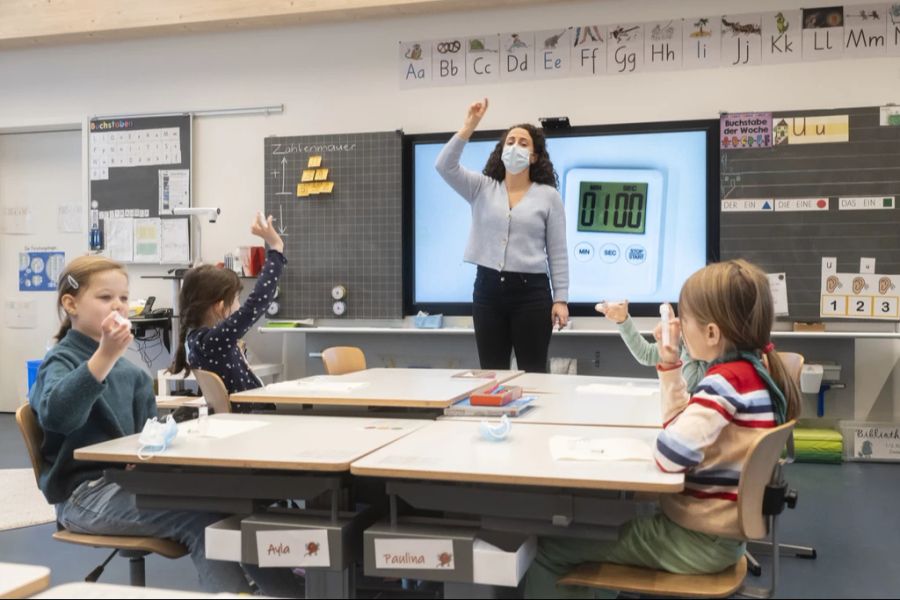 Gewisse Eltern haben ihre Kinder ohne Maske zur Schule geschickt oder sie sogar aus der Schule genommen. (Archivbild)