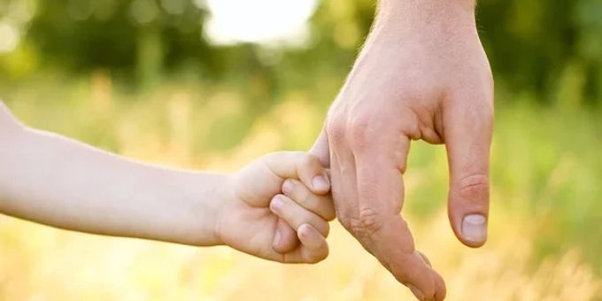 Kind Vater Hände