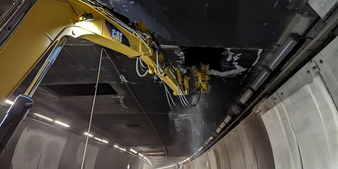 Die beschädigte Decke musste repariert werden, weil von ihr Teile auf die Fahrbahn gefallen waren. (Archivaufnahme) Die beschädigte Decke musste repariert werden, weil von ihr Teile auf die Fahrbahn gefallen waren. (Archivaufnahme)