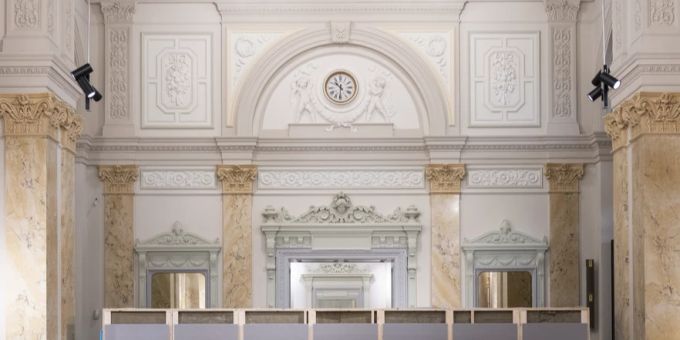 Der Südtrakt des Hauptbahnhofs Zürich wirkt seit der Restauration wieder viel prunkvoller. süddtrakt hb zürich