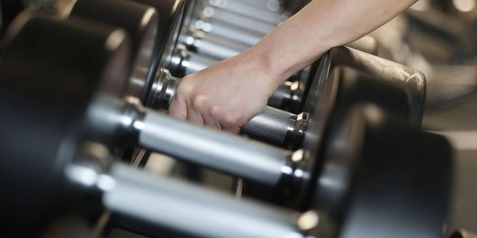 Fitnessstudios bieten häufig Abos an. Fitnessstudios bieten häufig Abos an.
