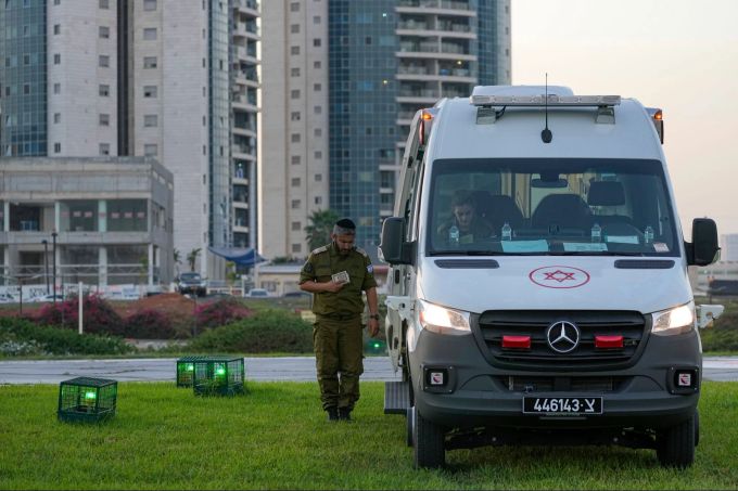 Israelische Sicherheitskräfte vor dem Schneider Children's Medical Center in Petah Tikva, in Vorbereitung auf die Freilassung israelischer Geiseln. Sicherheitskräfte