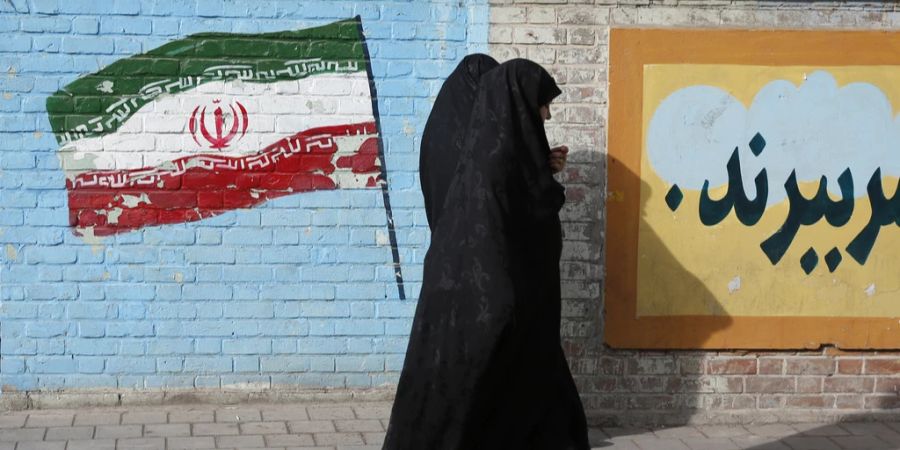 Frauen verschleiert Iran Teheran